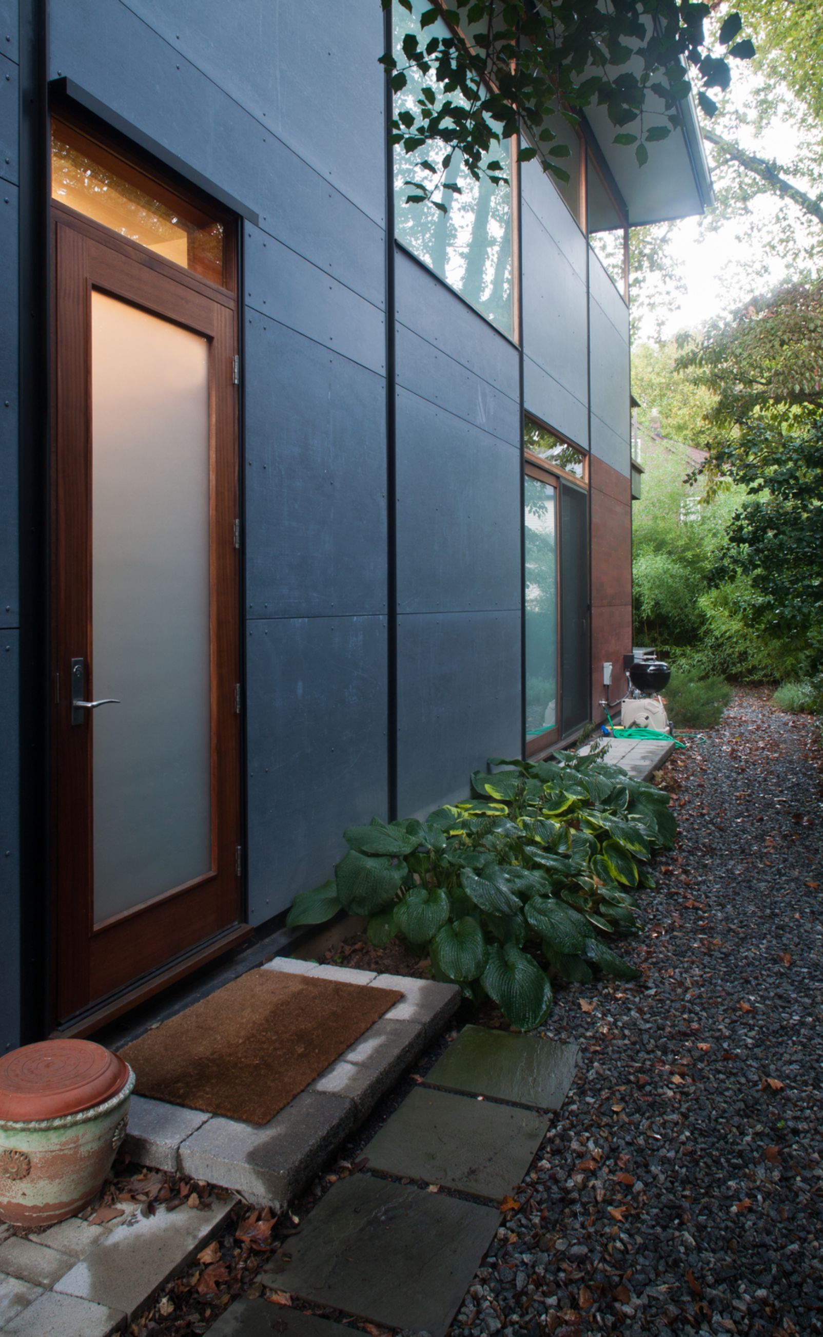 Jowies_FlatPak_Side_Entrance