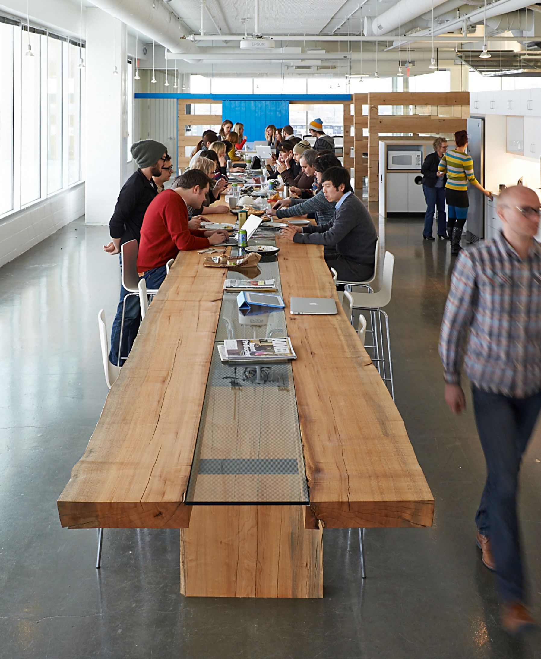 Mono2 Large Gathering Table SideLeft