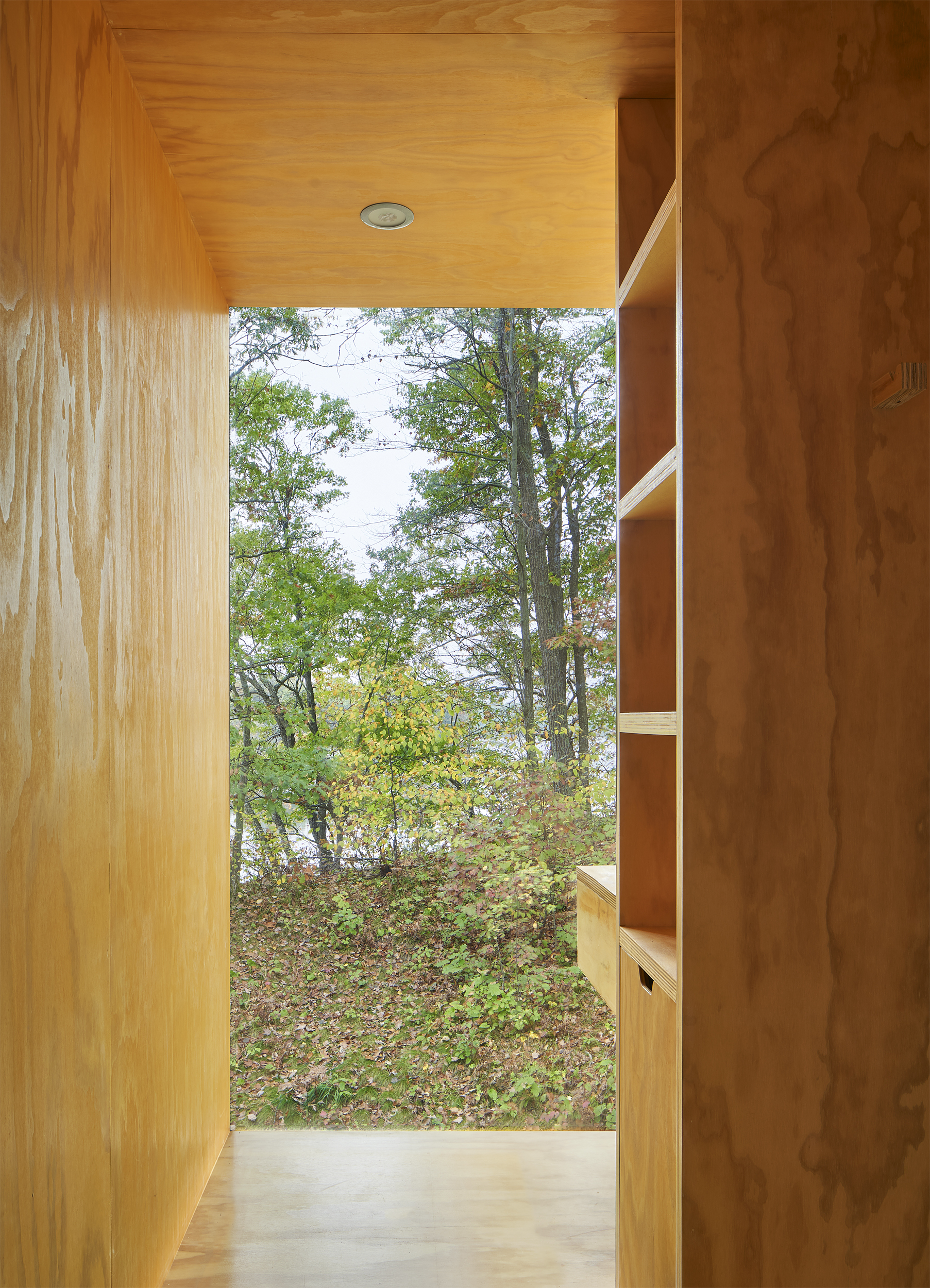 Peek-A-Boo House Interior Image 10