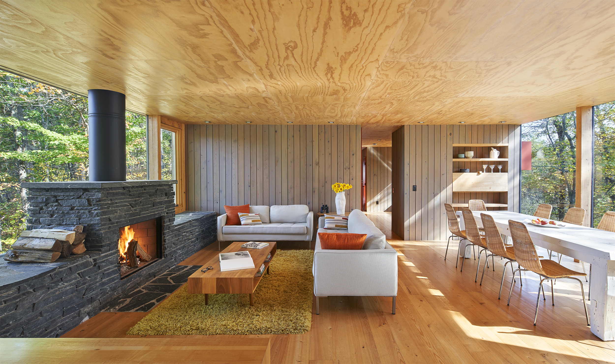 Peek-A-Boo House Interior Image 4