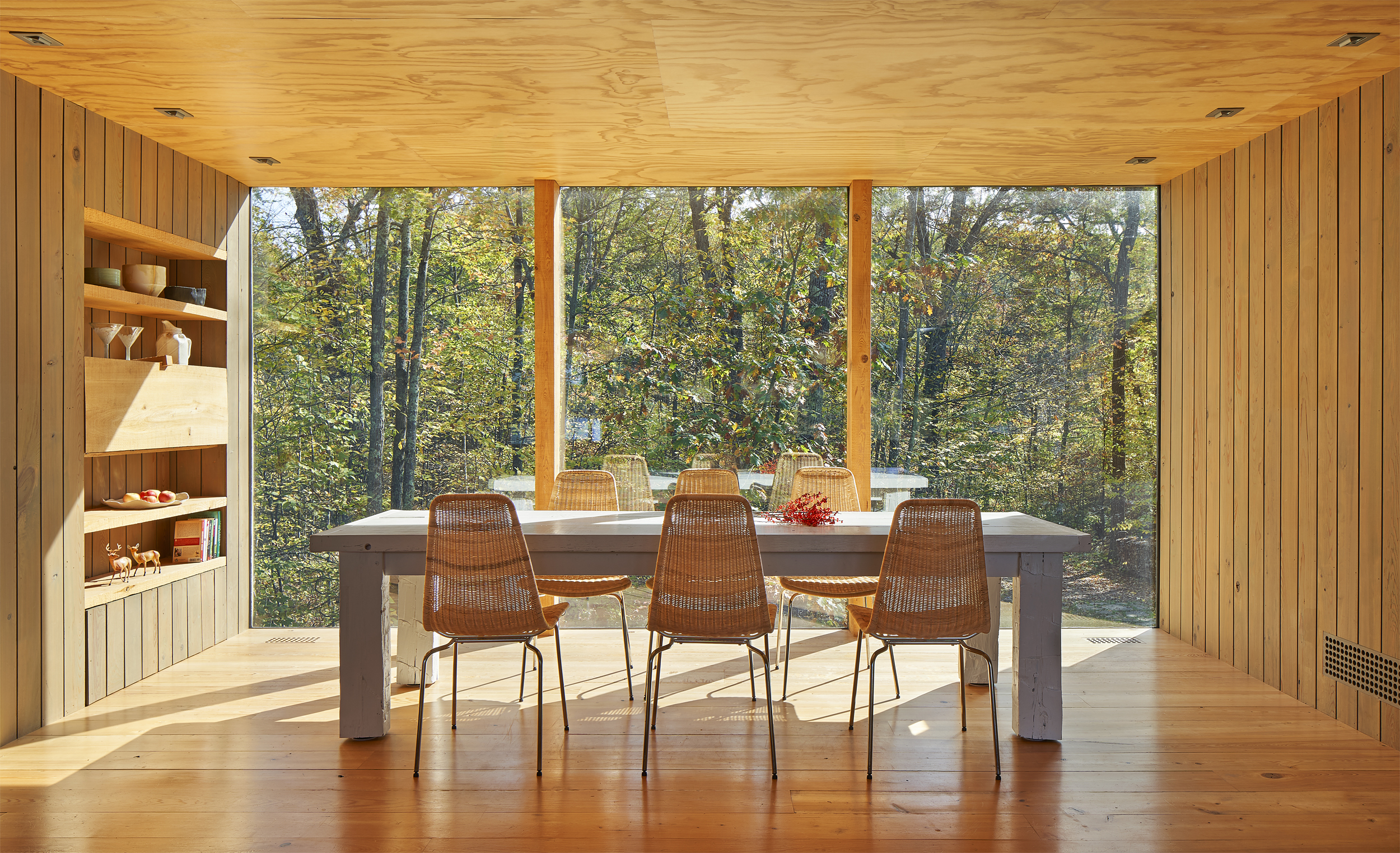 Peek-A-Boo House Interior Image 5