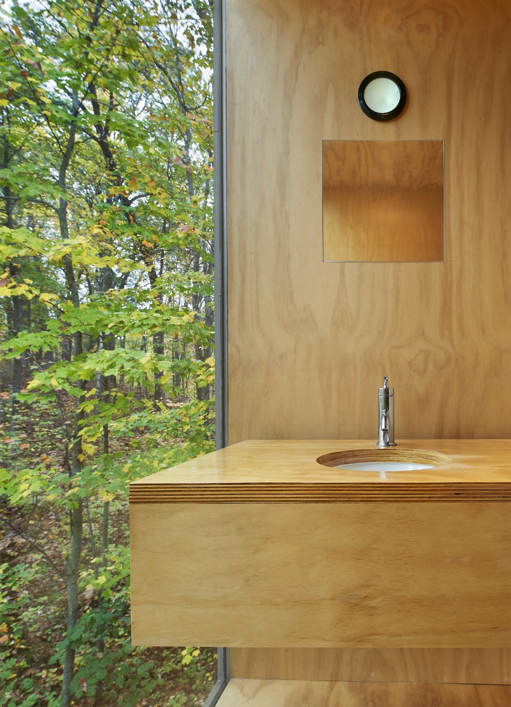 Peek-a-Boo Sink Detail Hotspot1